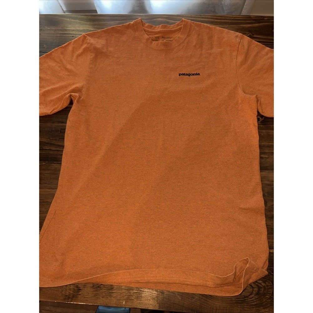 Patagonia P-6 Logo Shirt Men's Orange Regular Fit Size M